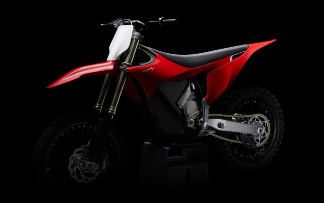 Stark VARG MX 1.2 in red, front three-quarter studio view