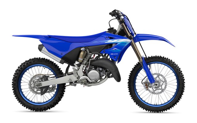 2027 Yamaha YZ125, side studio view