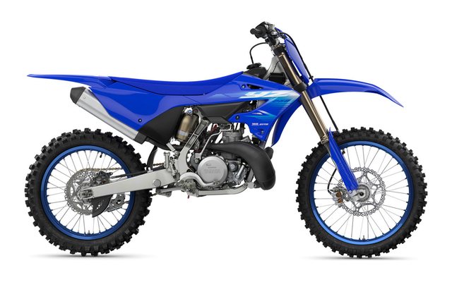 2027 Yamaha YZ250, side studio view